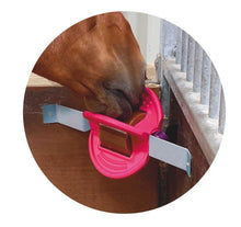 Load image into Gallery viewer, Bizzy Bites Jouet pour Cheval

